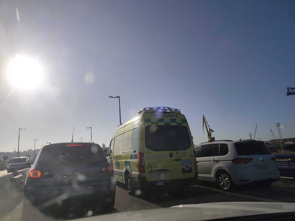 Ambulancia acudiendo al accidente