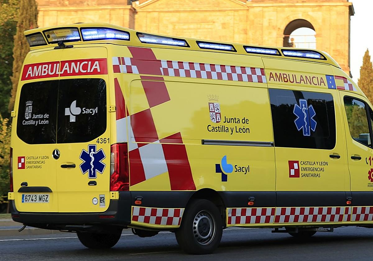 Accidente entre un turismo y un camión en la autovía en Salamanca