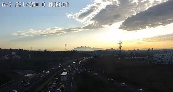 Un accidente en la A-7, a la altura de Guadalupe, provoca largas retenciones