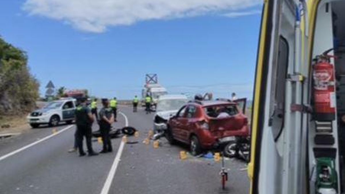 Accidente múltiple con dos coches y dos motos en la TF-5, a la altura de Los Realejos.