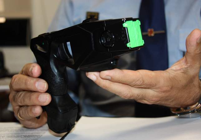 Pistola taser policia local llinars del vallès