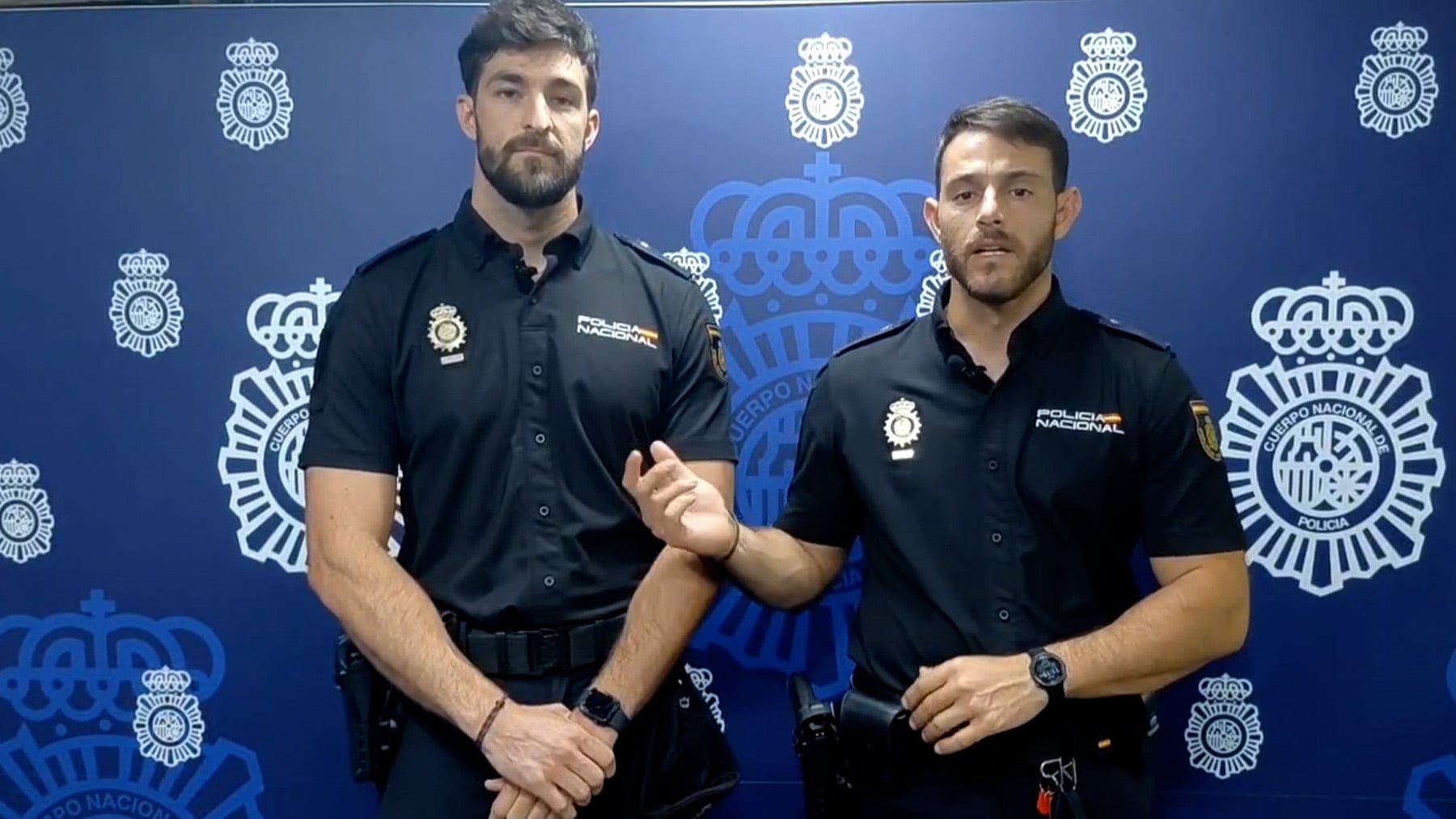 Dos agentes de la Policía Nacional en prácticas de Mallorca salvan la vida a un bañista inconsciente en el mar