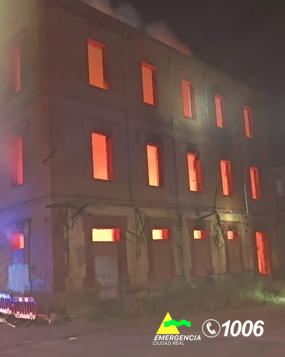 Bomberos del parque de Ciudad Real sofocan incendio en edificio abandonado en Malagón