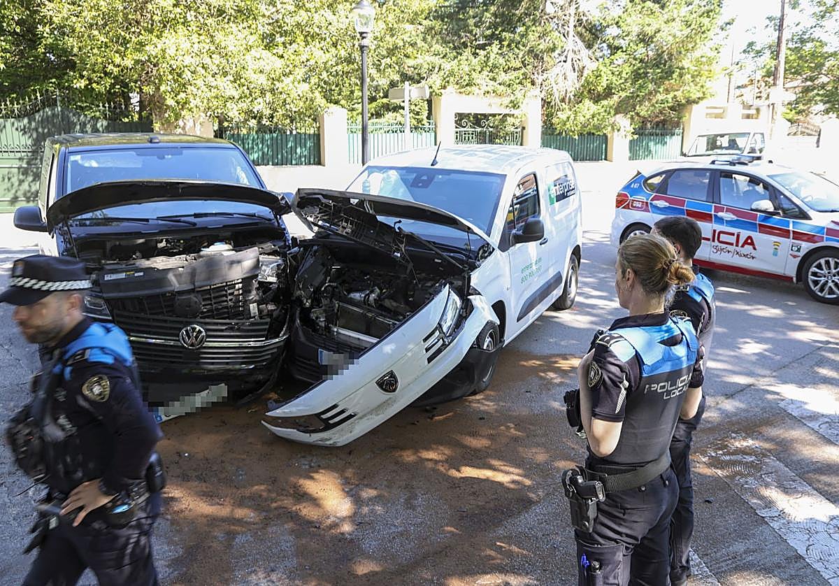 Grave accidente en Gijón: un choque entre dos furgonetas en Somió deja dos heridos