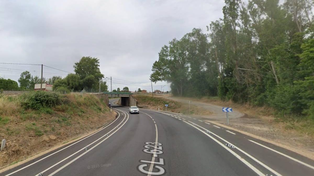 La famosa entrada a Lorenzana por la carretera de Caboalles (CL-623).