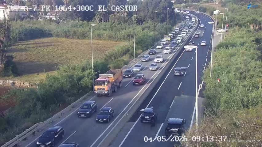 Un accidente múltiple en la A-7 en Estepona deja ocho kilómetros de atascos