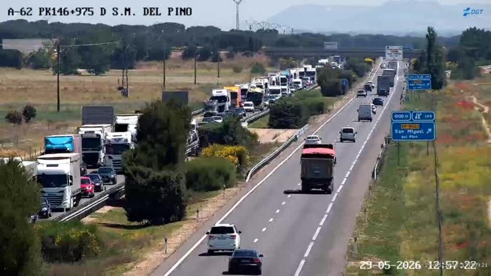 Una colisión corta un carril en la A-62 en San Miguel del Pino