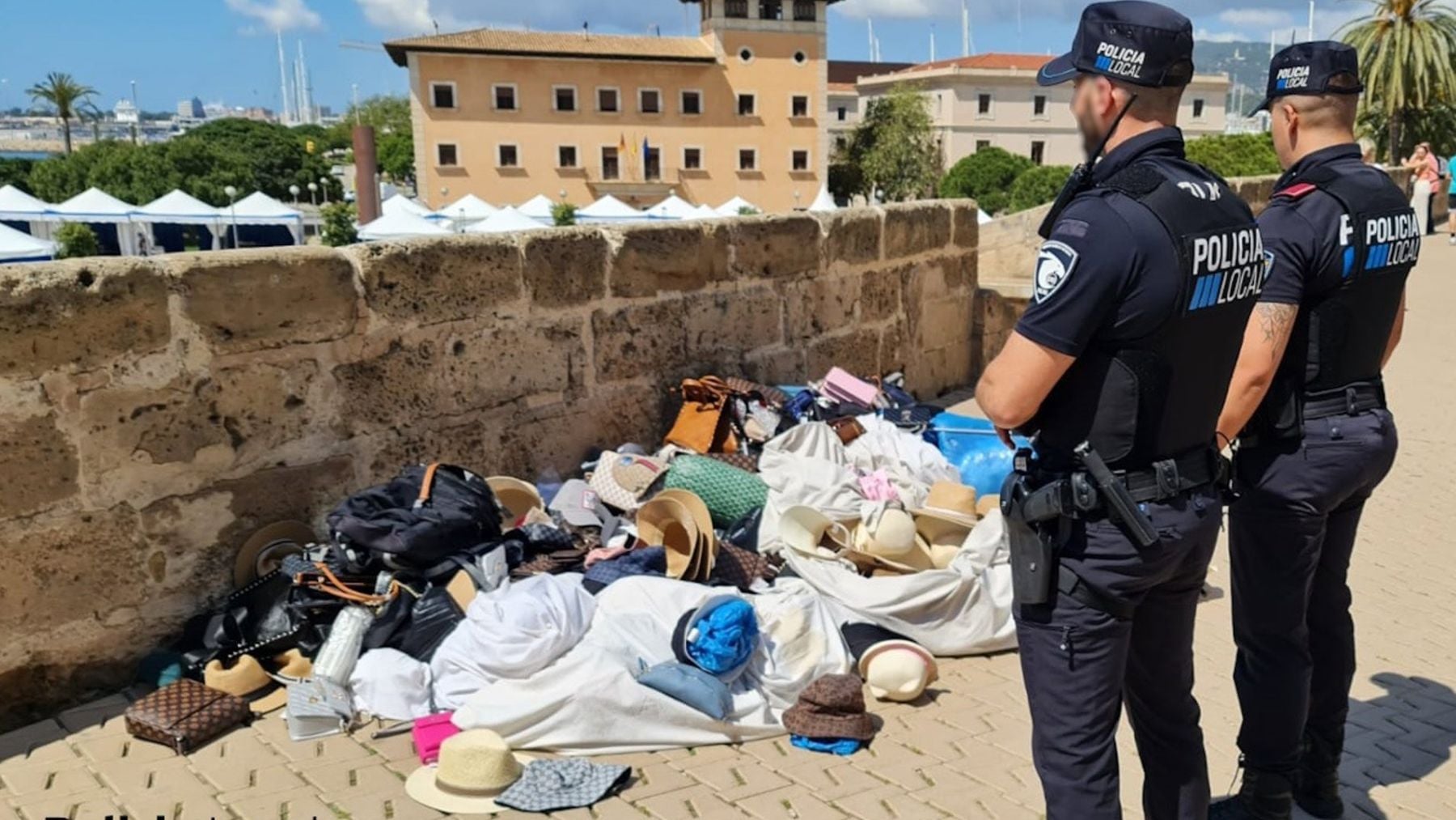Los comerciantes exigen reforzar la presión policial contra la venta ambulante ilegal en el centro de Palma