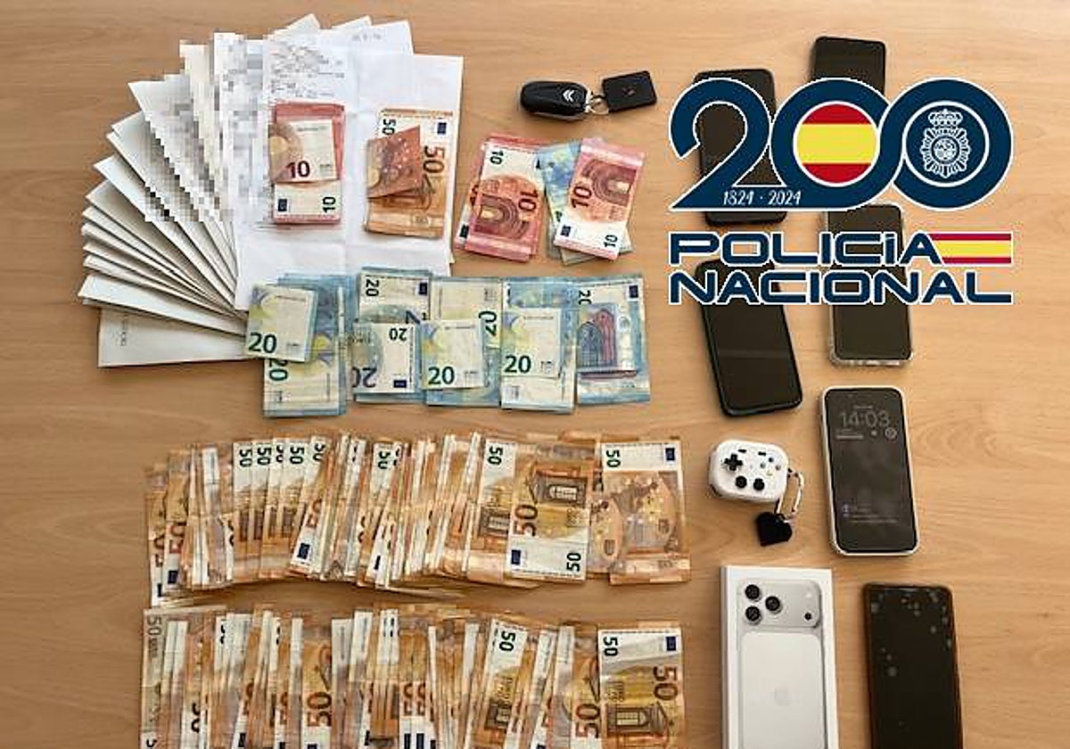 Desarticulada en Málaga una célula criminal dedicada a estafas con tarjetas clonadas: dos arrestados in fraganti en una gasolinera.