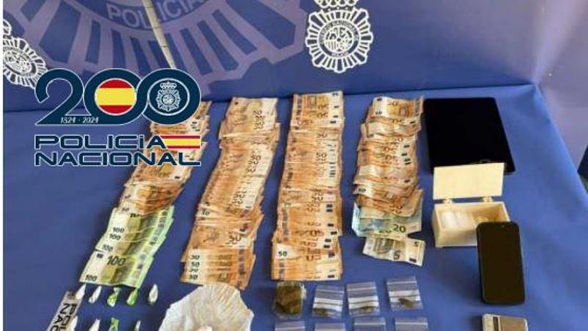 Material intervenido en Ponferrada por la Policía Nacional en una operación antidroga.