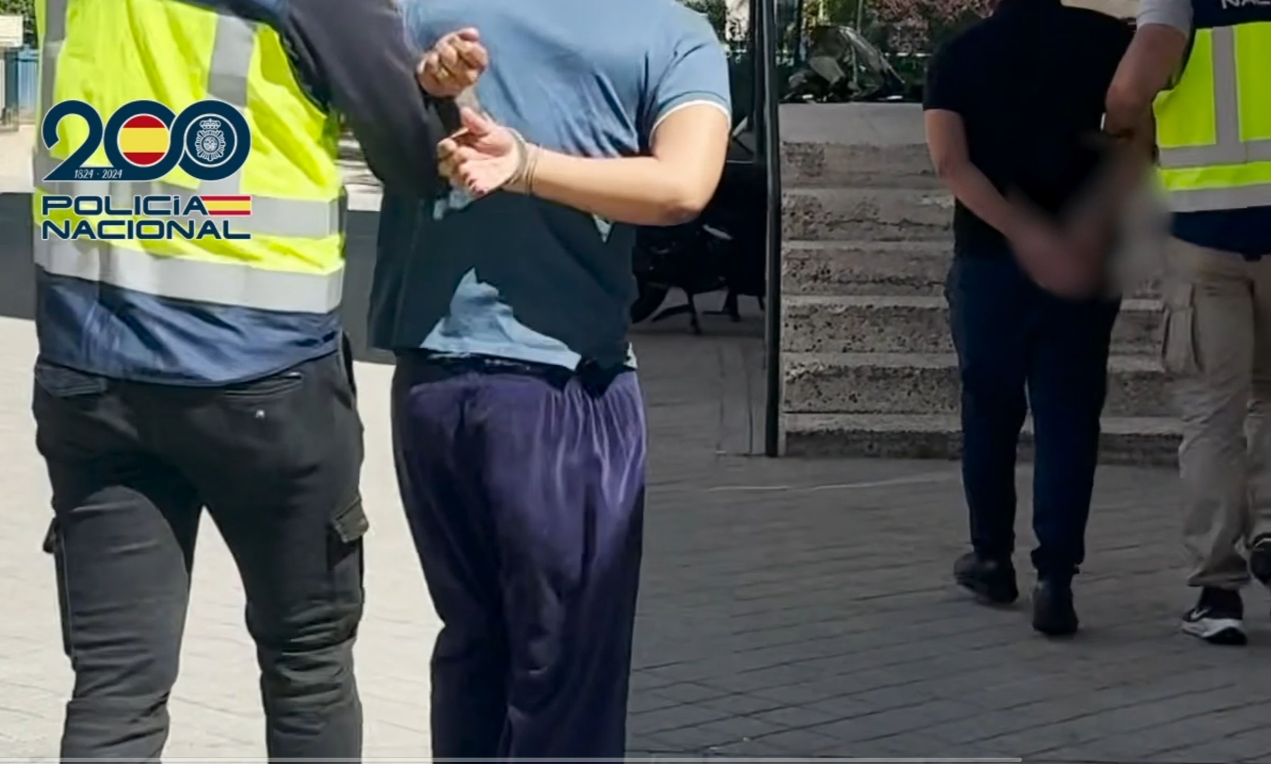 Pasaportes falsos, gorras y gafas sin graduar: así actuaba una banda de ladrones en Fuenlabrada