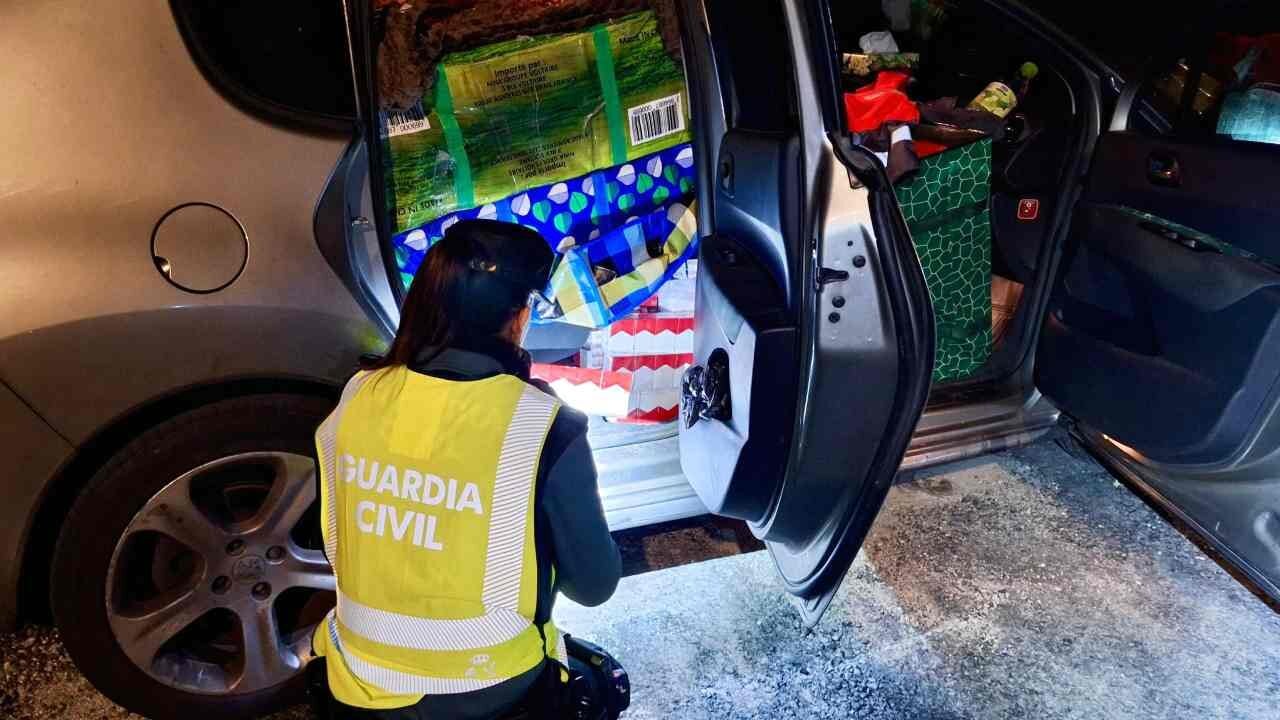 Sorprendente hallazgo de madrugada: interceptados en Navarra más de 9.000 paquetes de tabaco árabe de contrabando