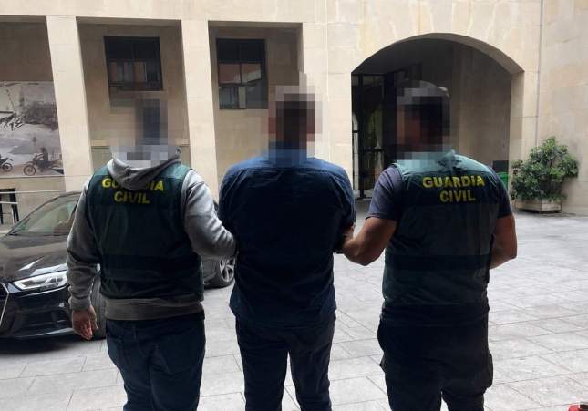 FUGITIU ALBANÈS