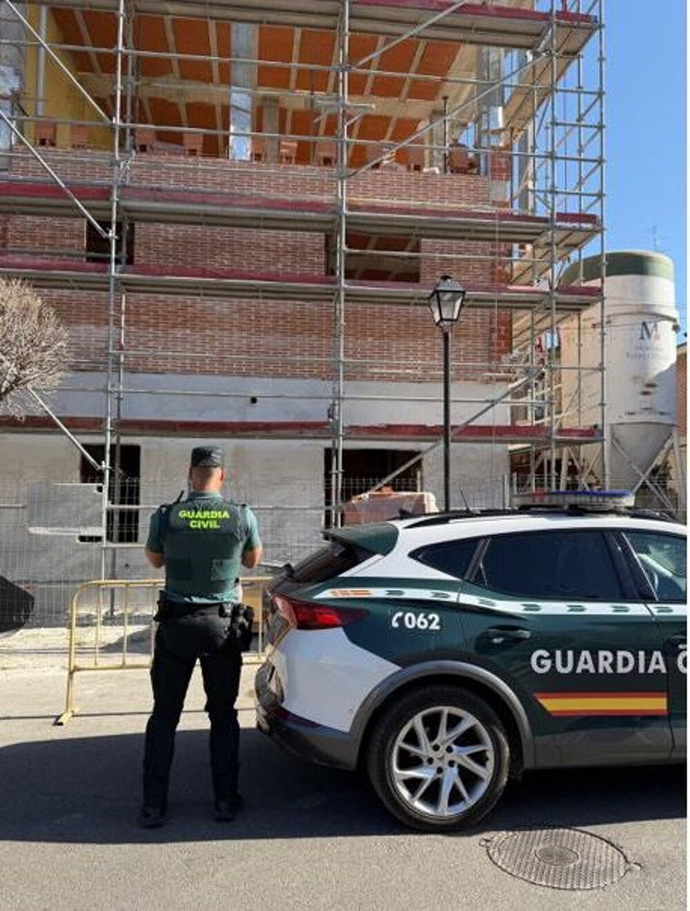 Sorprenden a un varón robando material en una obra en Laguna