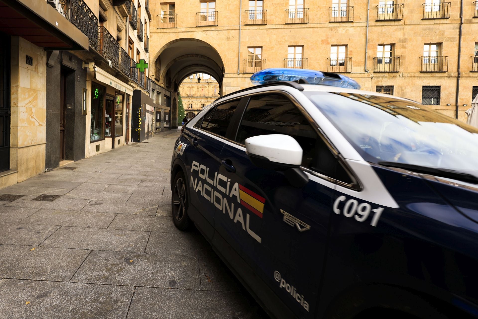 Detenido en Salamanca un hombre que intentó robar a una joven simulando llevar un arma