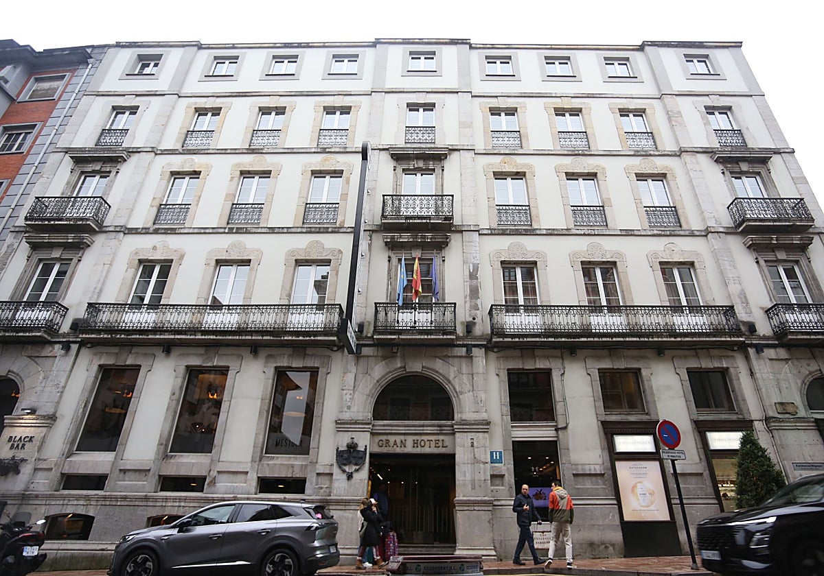 Detenido hombre por cometer tres robos violentos en una misma madrugada en Oviedo
