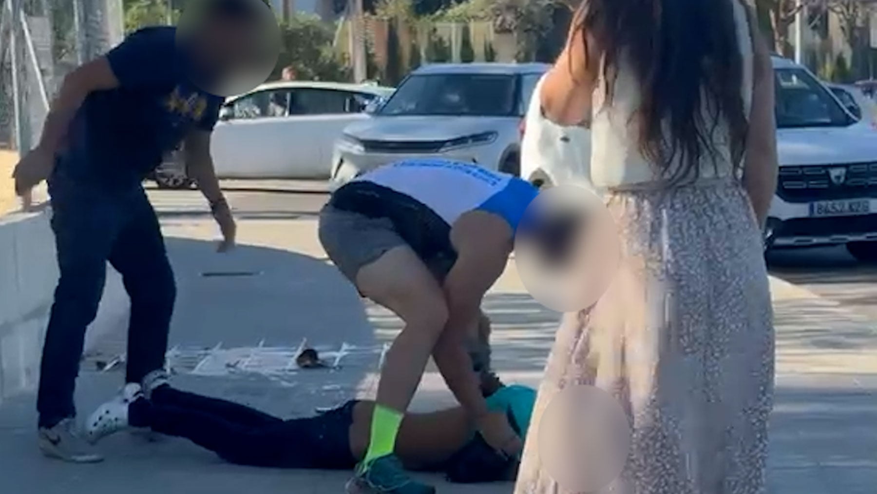 Dos padres de alumnos, policías fuera de servicio, reducen a un joven que se masturbaba en la puerta del colegio Madre Alberta