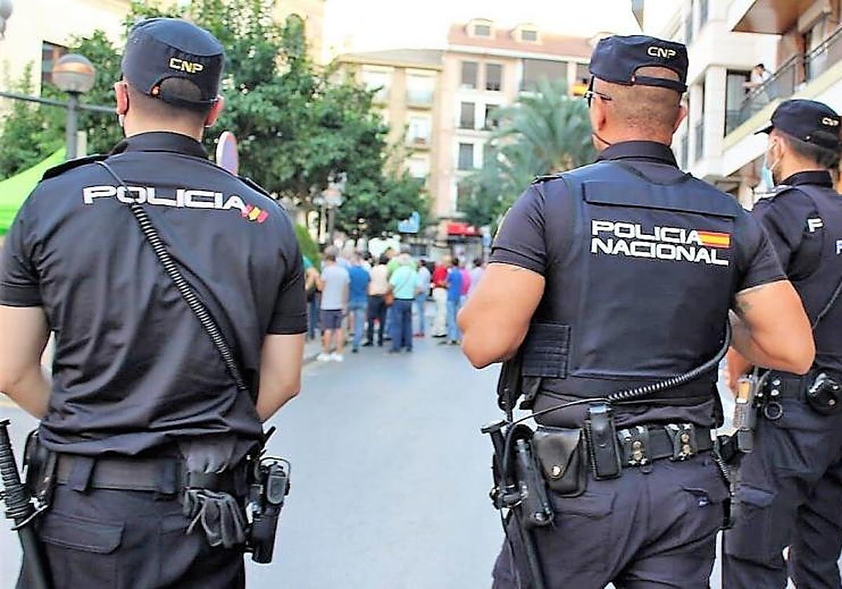 Detenidos dos jóvenes en Arrecife por una oleada de robos con fuerza en comercios de la capital