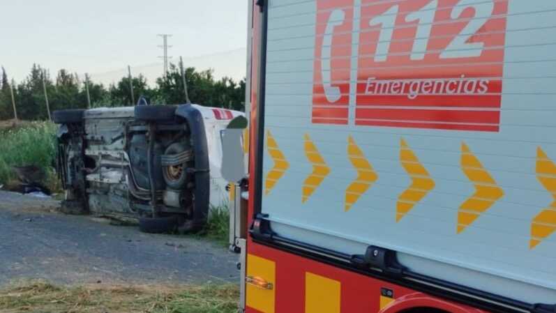 Dos heridos trasladados al hospital tras un aparatoso accidente en Bollullos