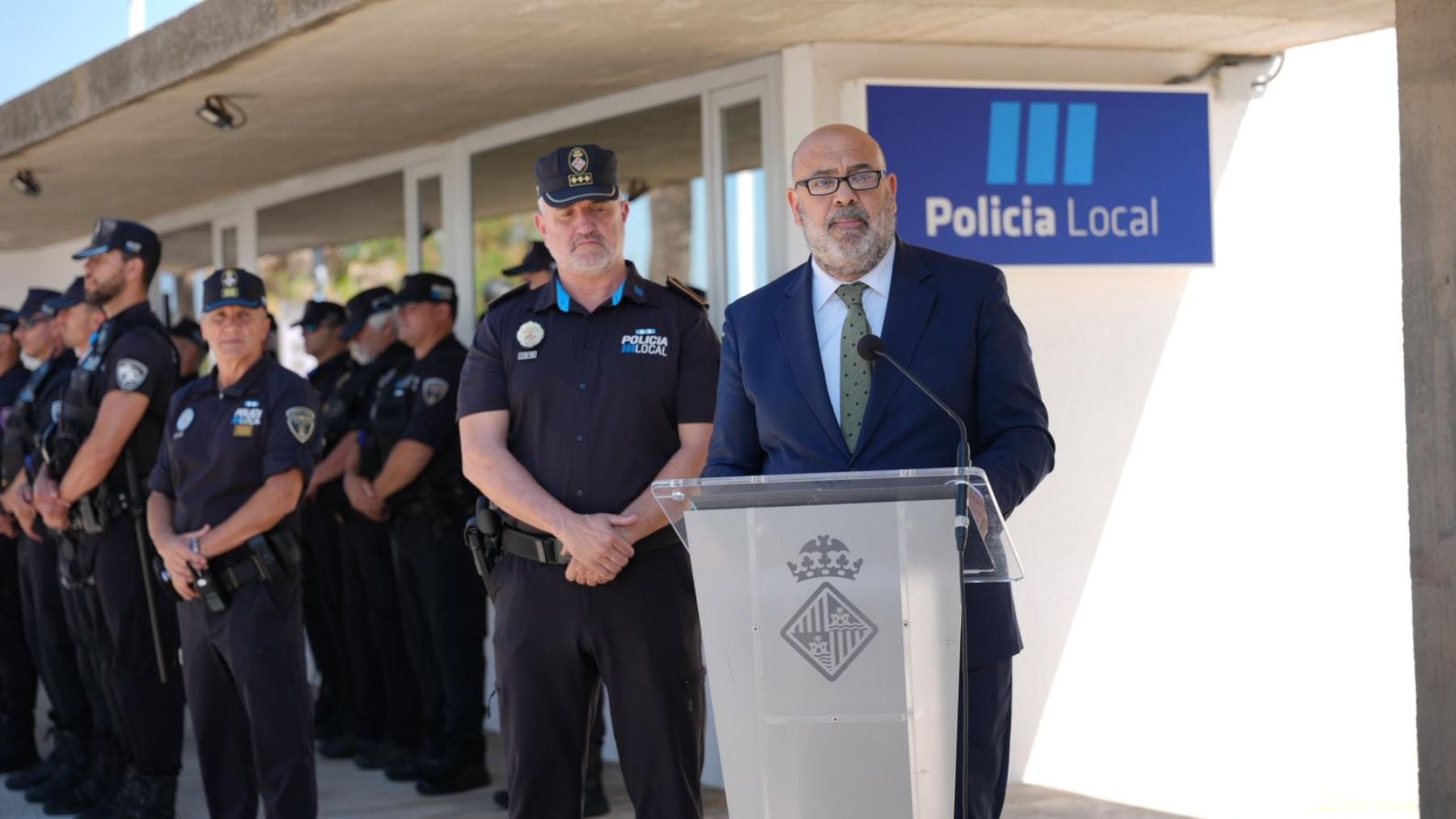 El alcalde del PP, Jaime Martínez, refuerza la seguridad en la Playa de Palma con 100 agentes y drones.