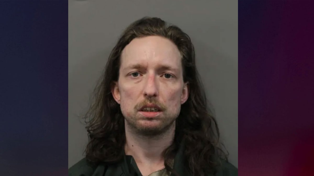 Ex-guitarrista de Turnstile, Brady Ebert, enfrenta cargos de intento de asesinato tras atropellar al padre de su compañero de banda