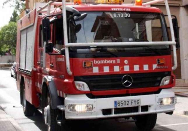 Explosión de bombona de gas en Manresa deja dos heridos y desata incendio en vivienda