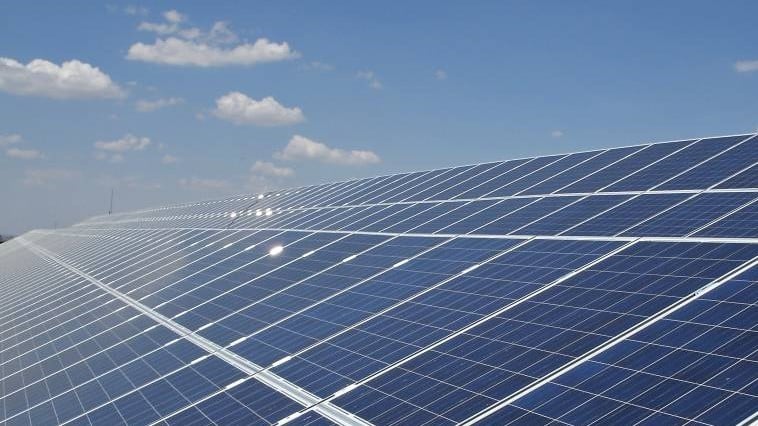Explosión paneles fotovoltaicos causa heridos