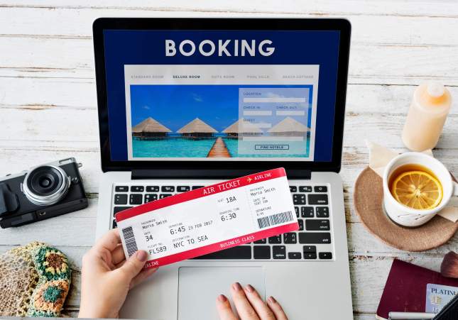 booking hotel reservation travel destination concept / Freepik