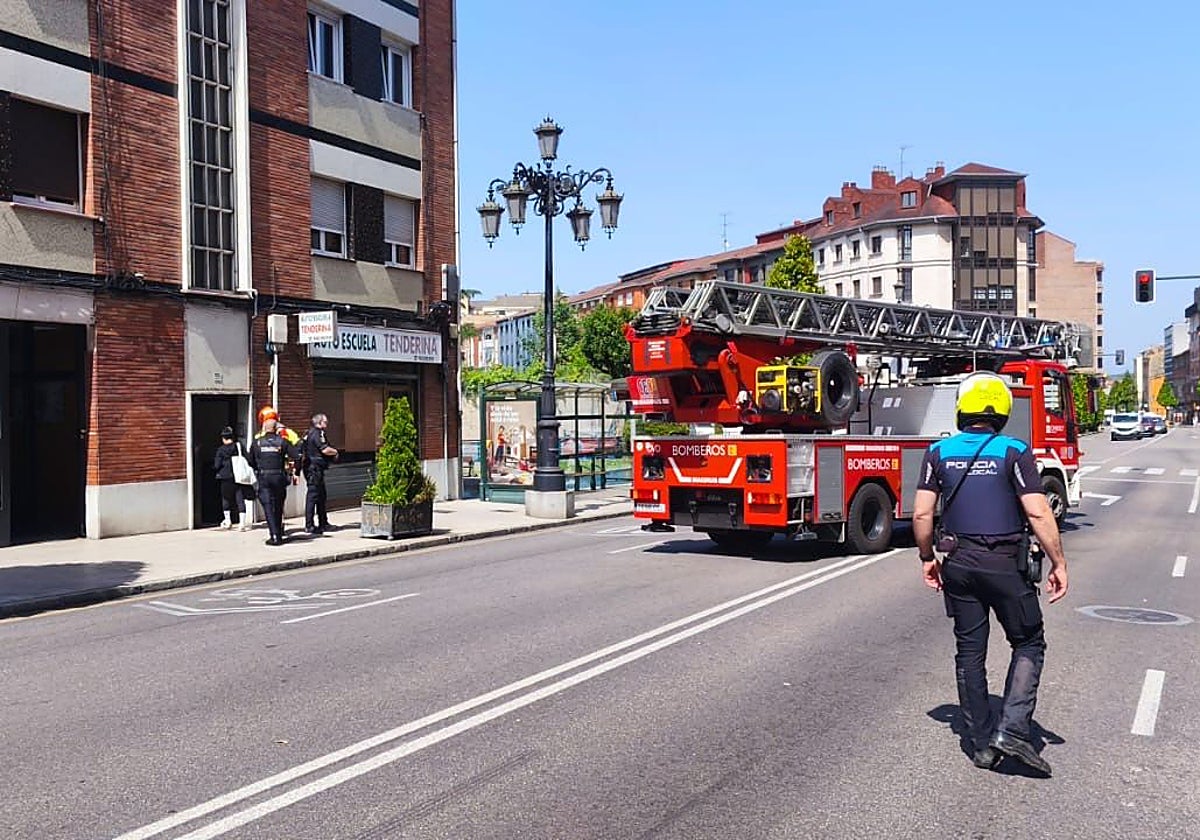 La Policía Nacional encuentra el cadáver de un hombre en un piso de La Tenderina, en Oviedo