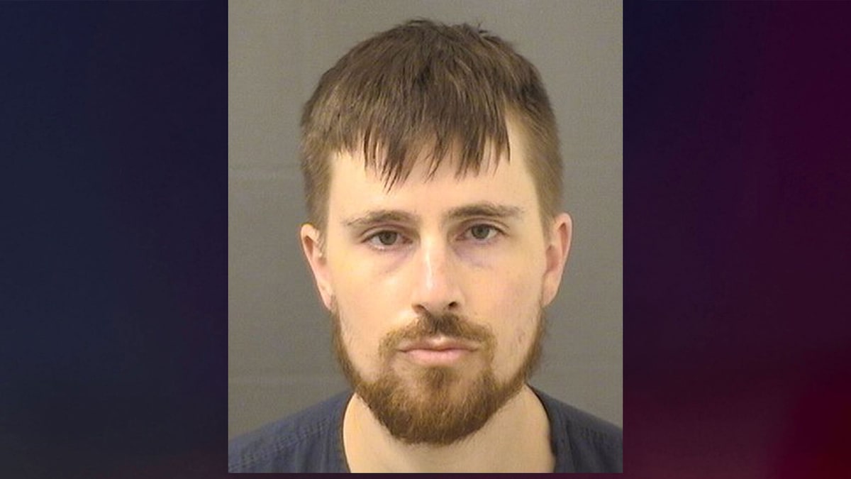 Hombre arrestado en Florida tras robar $12,000 en cartas de Pokémon usando una motosierra