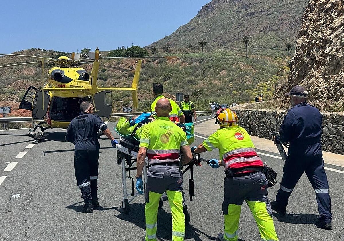 Un hombre resulta herido de gravedad tras sufrir una caída con su moto en Fataga
