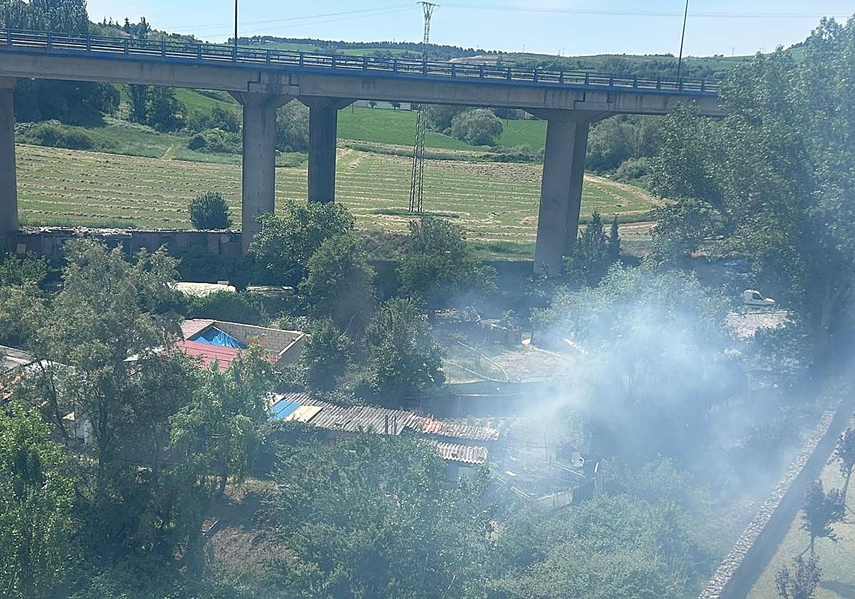 Susto en la zona sur de Burgos por un incendio junto a una urbanización