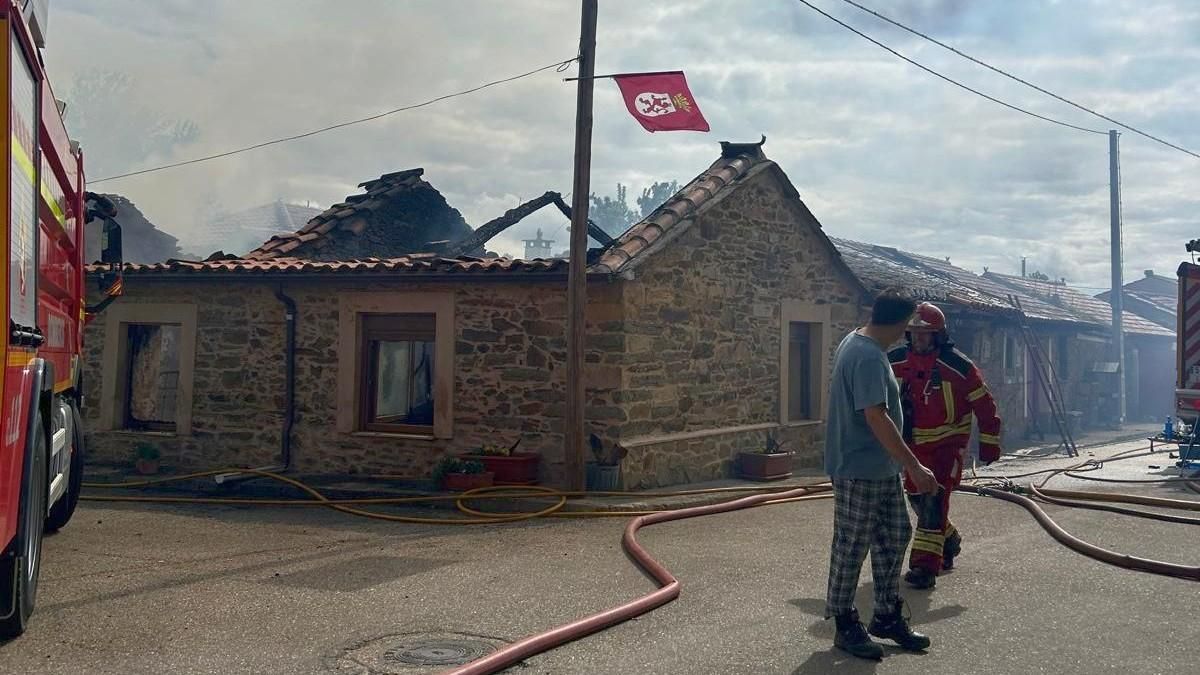 Incendio en vivienda de Santiago Millas en Maragatería: bomberos logran sofocar las llamas