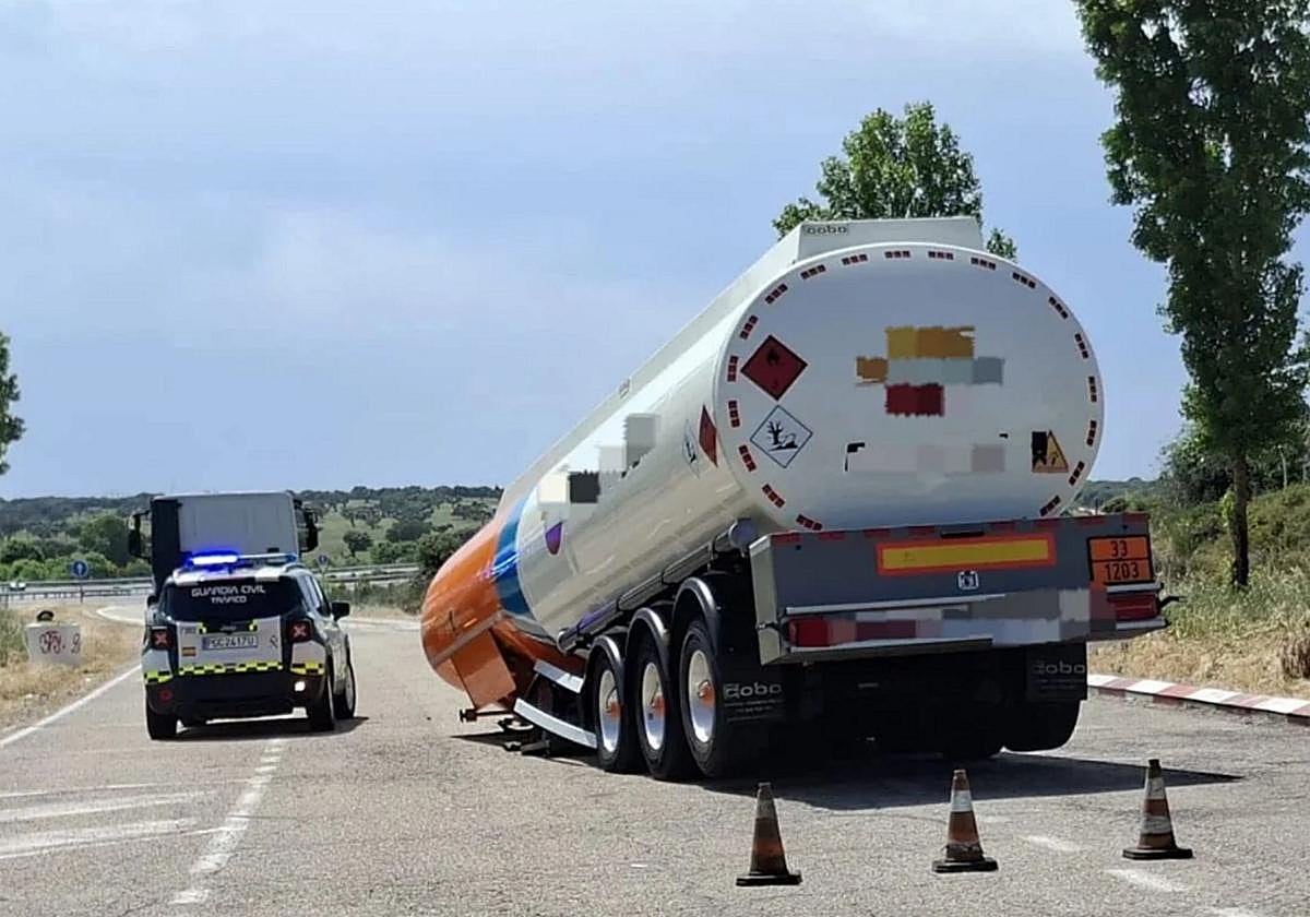 Desalojada por la Guardia Civil un área de descanso de la autovía en Salamanca por un incidente con un camión que transportaba gasolina