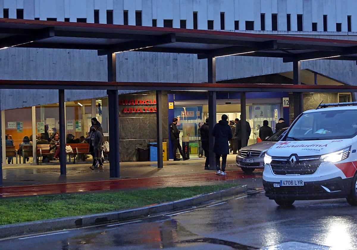 La Policía Local de Oviedo encuentra a un joven apaleado en las inmediaciones del HUCA