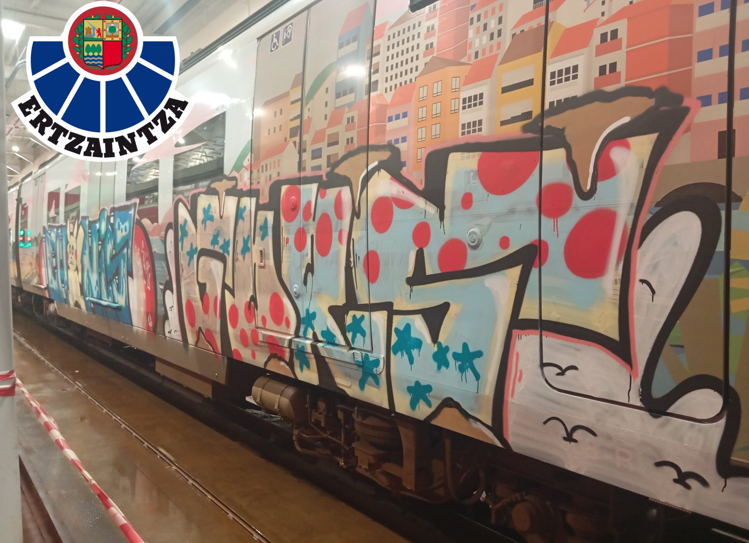 Dos detenidos y tres investigados por causar daños de 21.000 euros en unidades de Metro Bilbao y Euskotren