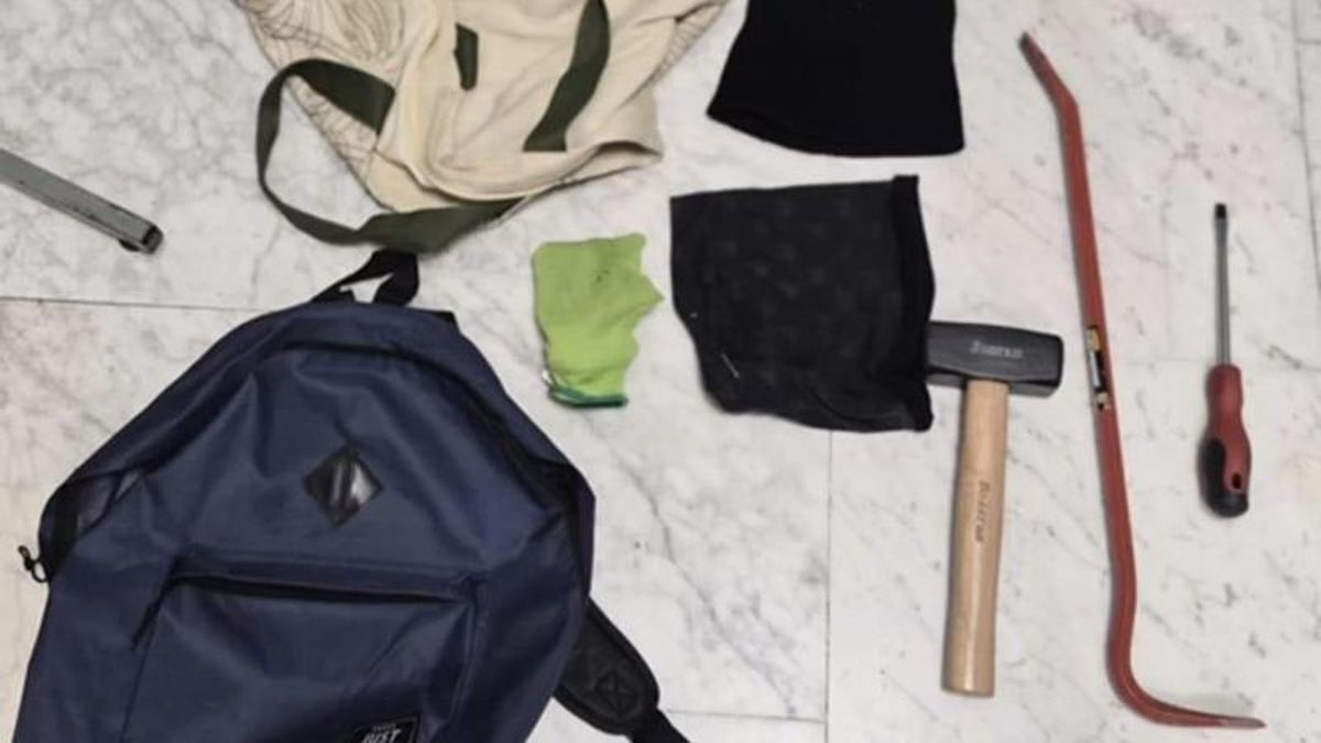 La Policía detiene a un ladrón ‘in fraganti’ forzando la caja de un bar en León