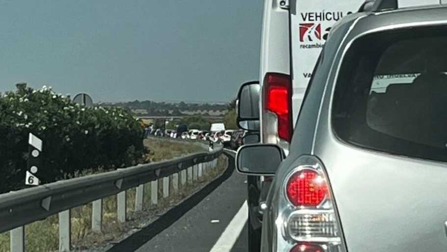 Masiva afluencia de vehículos hacia las playas de Huelva debido a las altas temperaturas