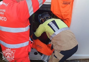 Atrapado en un camión frigorífico al volcar el vehículo en una autopista de Burgos