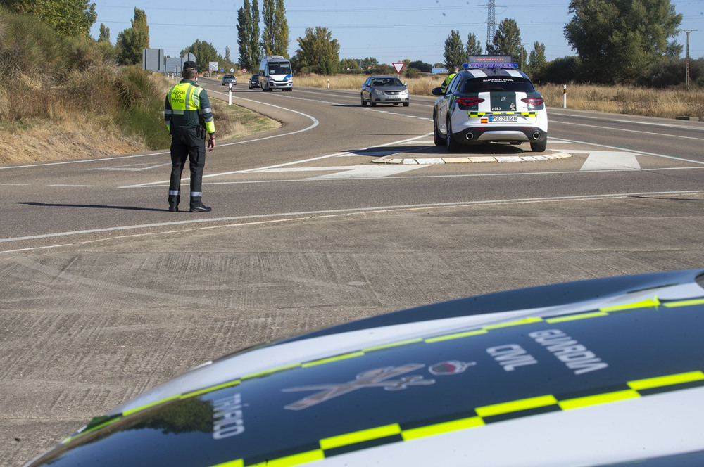 Herida una mujer tras salirse de la vía en Dueñas