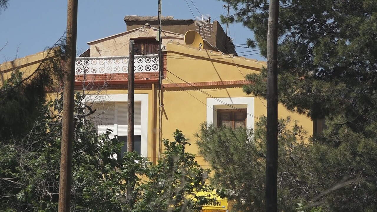 Continúa la búsqueda de un hombre entre los escombros de una vivienda incendiada en Mazarrón