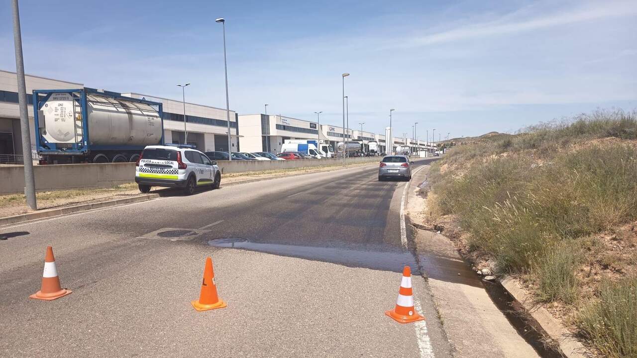 Aparecen 10.000 litros de aceite atascados en el alcantarillado del polígono de una localidad navarra