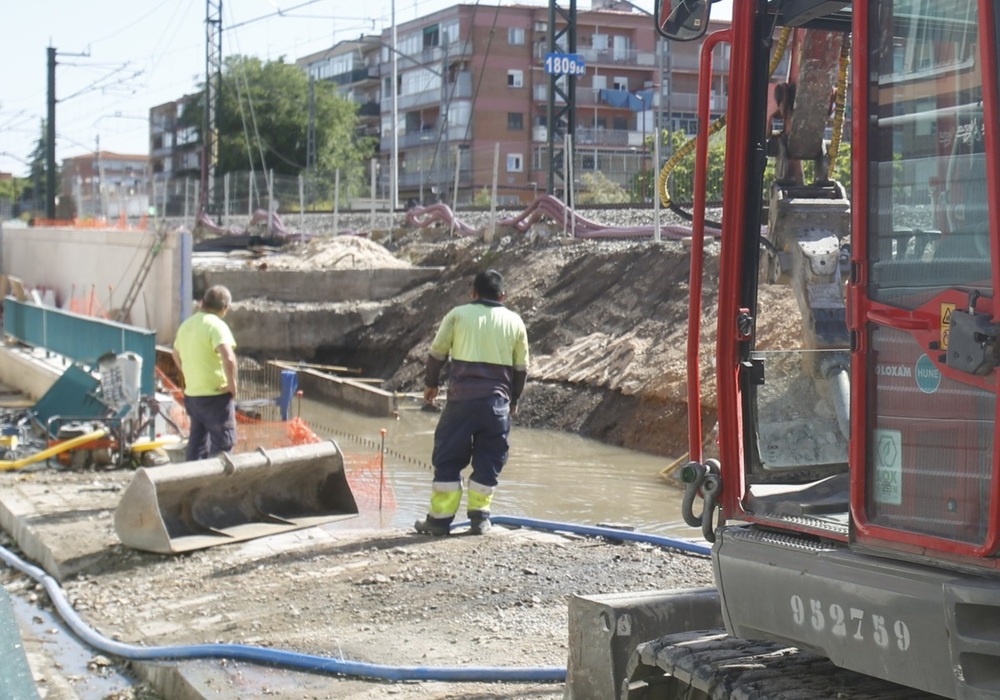 La rotura de una tubería por obras anega el túnel de Casasola