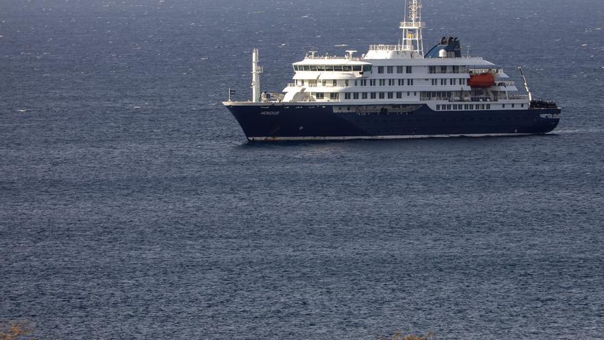 Tenerife recibirá al crucero del hantavirus y atenderá al médico en estado grave