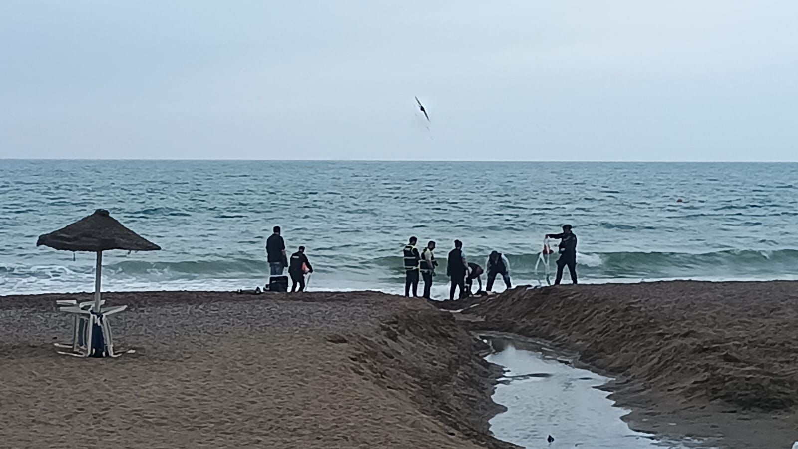 Hallan un cadáver en la playa de Huelin