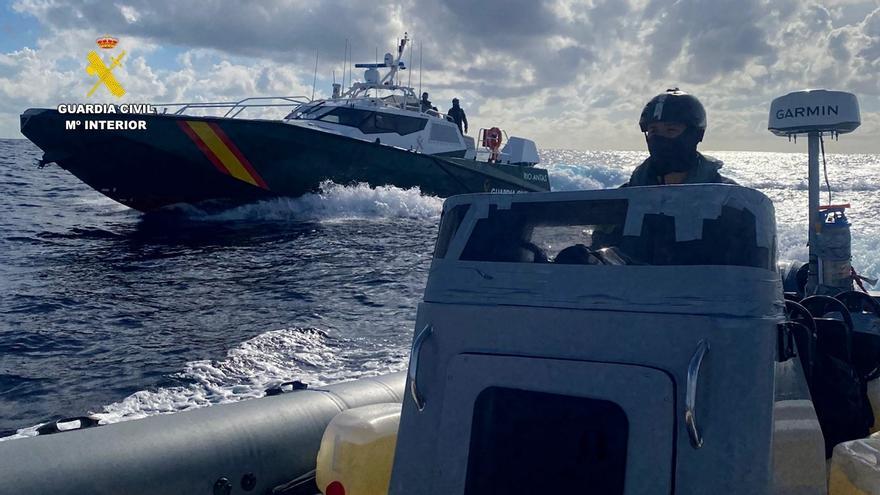 Muere un agente de la Guardia Civil tras una colisión durante la persecución de una narcolancha