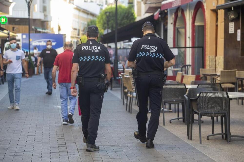 Tres personas resultan heridas tras una pelea en la calle Tejares