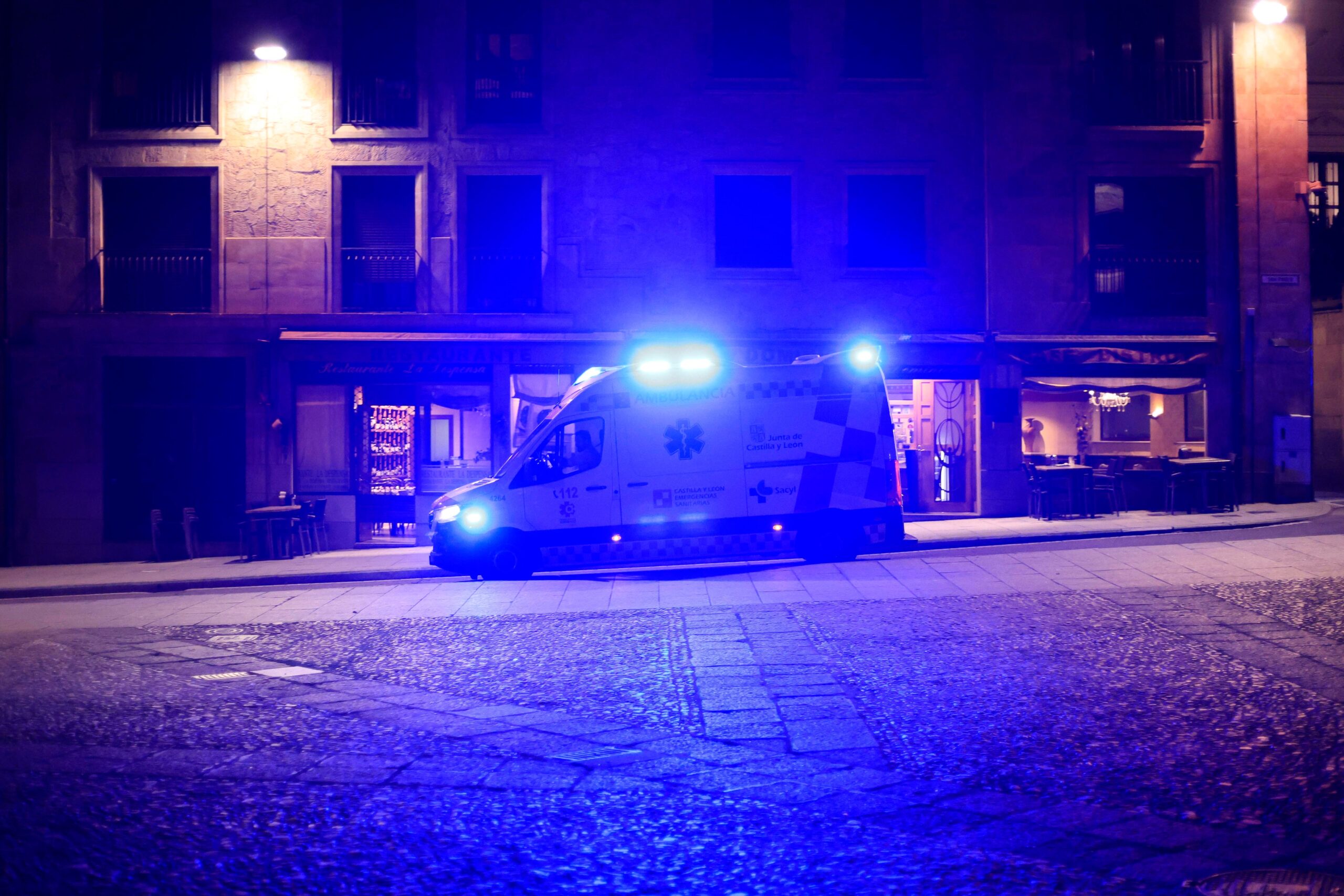 Encuentran a un varón en Salamanca tirado en la cuneta tras ser atropellado