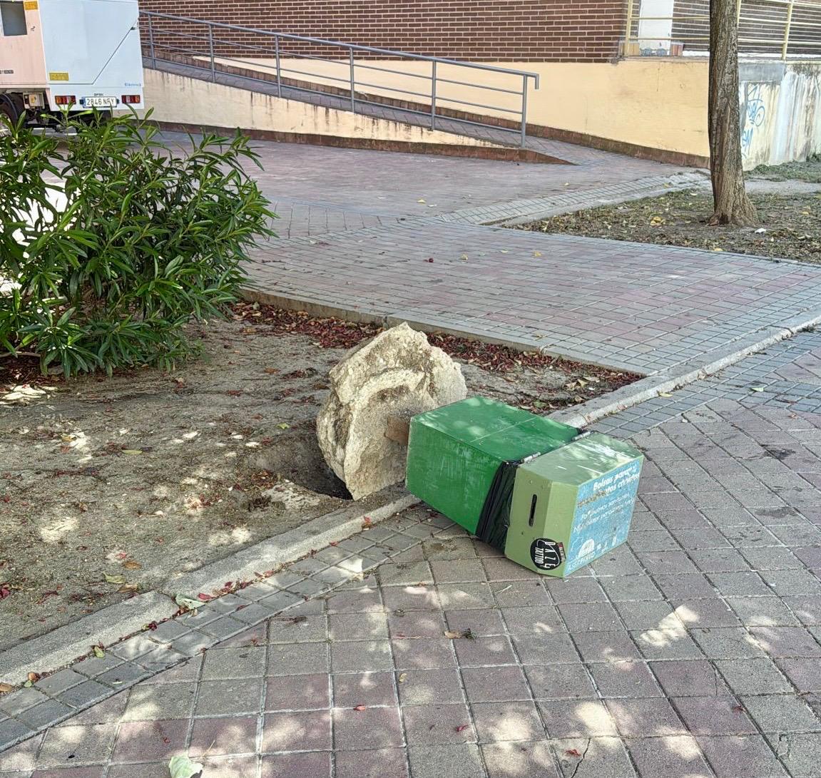 Policía identifica en Pinto a un hombre por romper varias papeleras tras seguir un rastro de sangre
