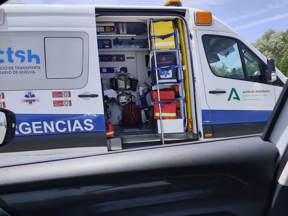 Ambulancia en el lugar del accidente